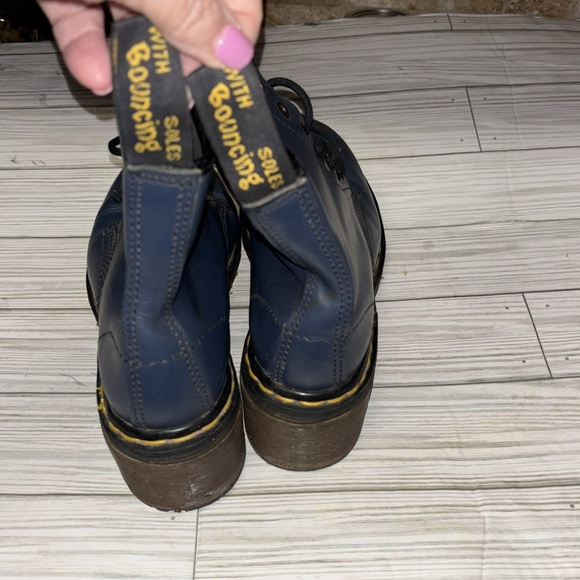 Doc Martens Navy Blue Leather Boots Lace Up Women’s Sz 8 - Picture 5 of 9